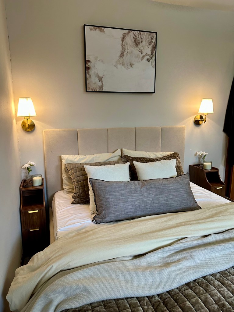 EXTREME Bedroom and Bathroom Makeover for a Single&nbsp;Mom